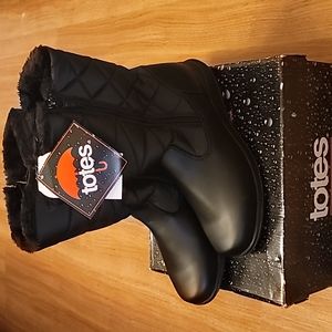 BRAND NEW IN BOX WITH TAGS TOTES BOOTS WITH FAUX FUR INSIDE VERY WARM FOR WINTER